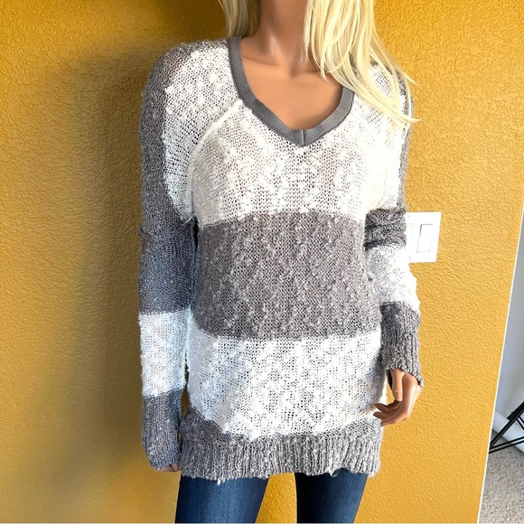 ELAN V-Neck Light Tunic Color-block Sweater - Picture 1 of 10